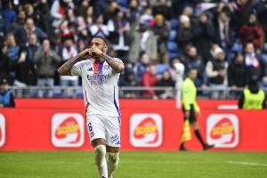 百家乐-队报：曼联接触里昂中场托利索，球员对转会持开放态度